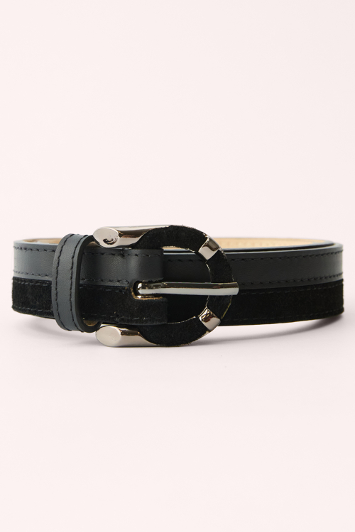 Descubra o Cinto Couro Batham que oferece um toque de sofisticação e conforto para qualquer look. Acesse!