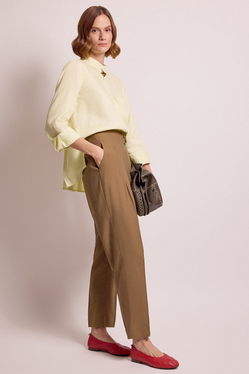 Descubra a Calça Acafrao que oferece um toque de sofisticação e conforto para qualquer look. Acesse!