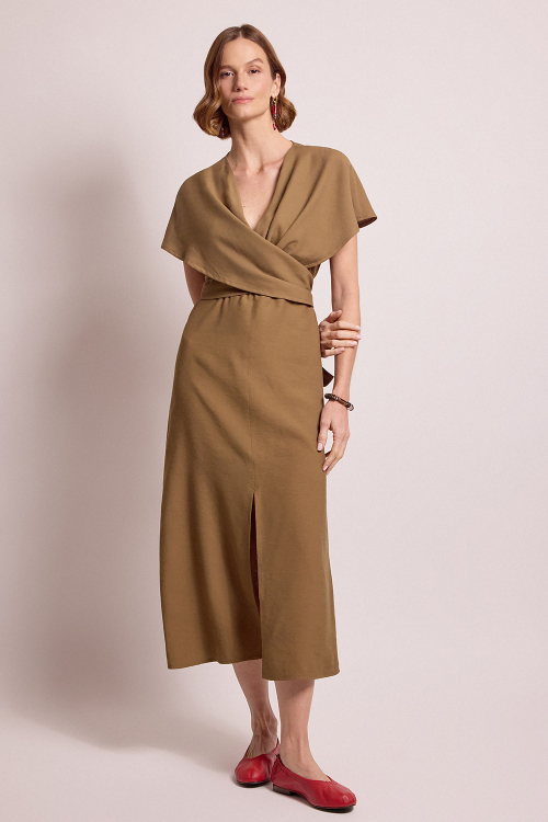 Descubra o Vestido Amada que oferece um toque de sofisticação e conforto para qualquer look. Acesse!
